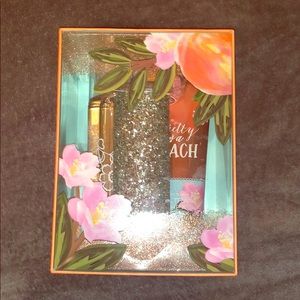 Pretty as a peach 🍑 spray lotion and spray holder